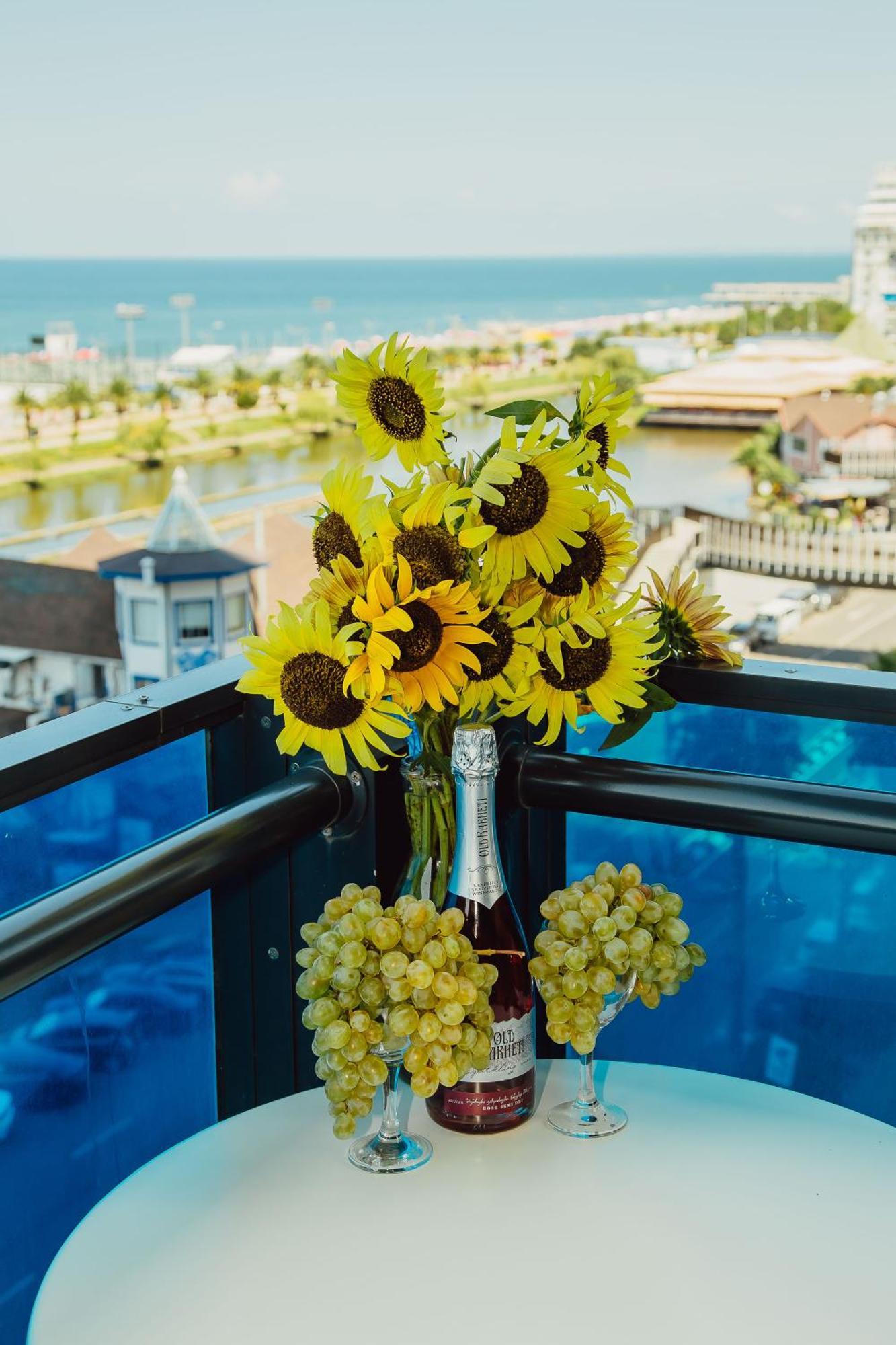 Sea ​​View In Orbi City Batumi Kültér fotó